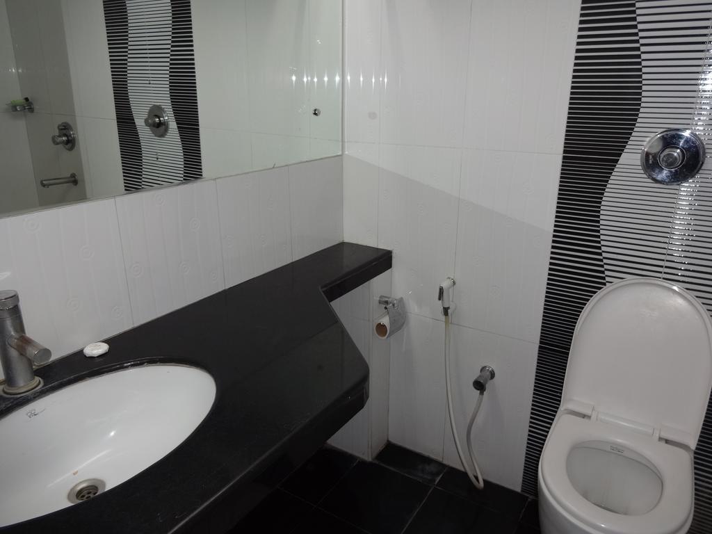 La Hospin Hotel Rajahmundry Room photo