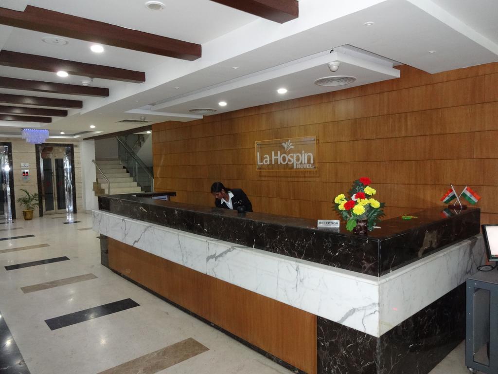 La Hospin Hotel Rajahmundry Room photo