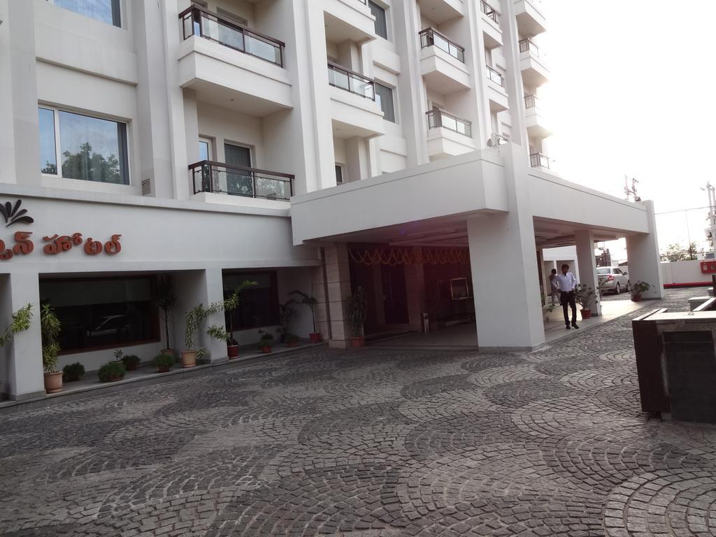 La Hospin Hotel Rajahmundry Room photo
