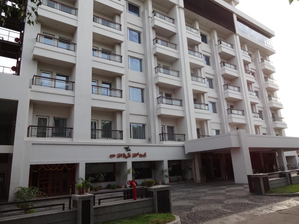 La Hospin Hotel Rajahmundry Room photo