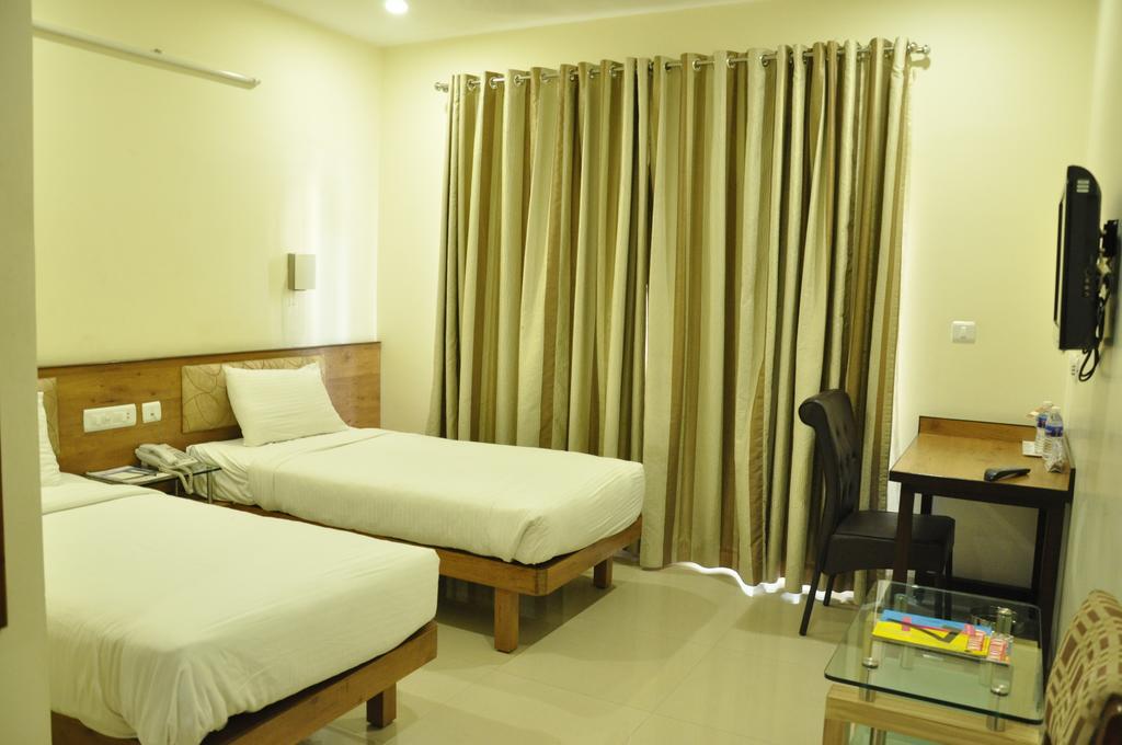 La Hospin Hotel Rajahmundry Room photo