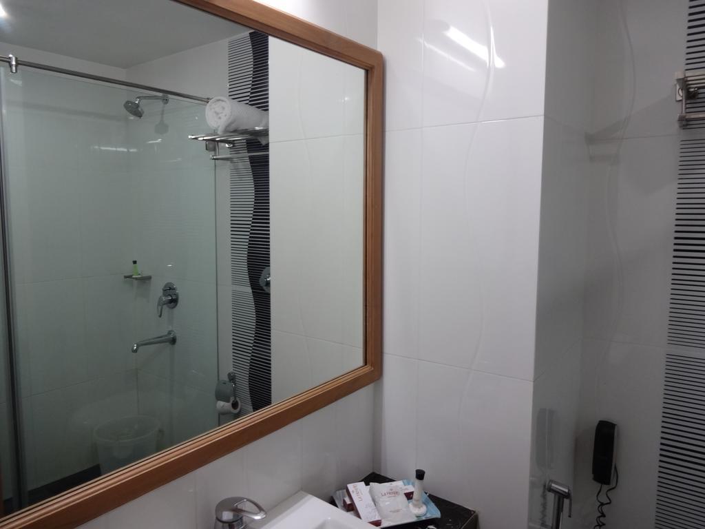 La Hospin Hotel Rajahmundry Room photo