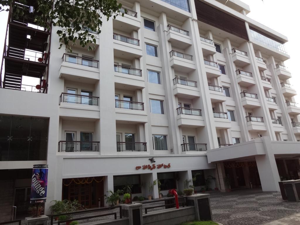 La Hospin Hotel Rajahmundry Room photo