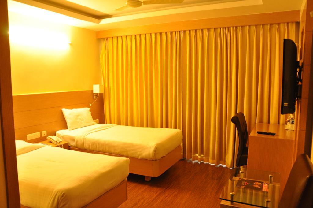 La Hospin Hotel Rajahmundry Room photo